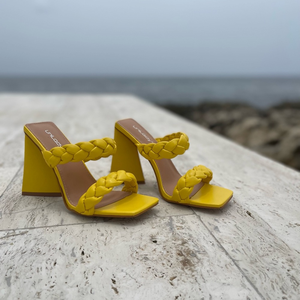 Yellow triangle block heel mule